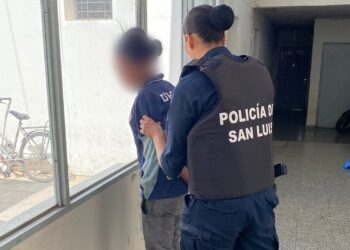 La Policía demoró a tres sujetos por un disturbio en la vía Pública