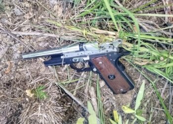Tras un disturbio, la Policía demoró a un joven que tenía una pistola aire comprimido