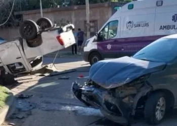Otro violento choque con vuelco incluido. ¿Manejamos tan mal en Villa Mercedes?