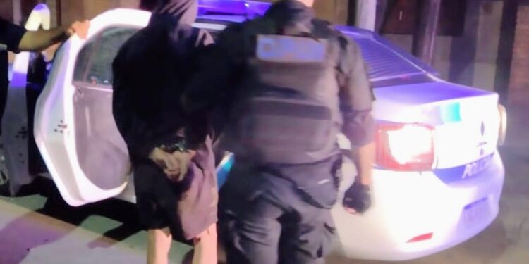 Tras una persecución, la Policía secuestró una motocicleta y demoró a un joven