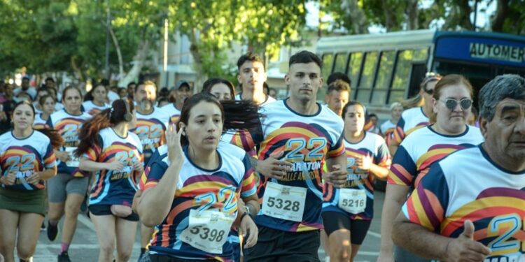 Más de 1200 personas corrieron la Maratón Calle Angosta