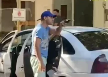 Por una discusión de tránsito, en pleno centro de Villa Mercedes sacó un arma