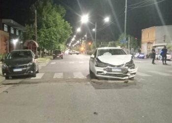 Dos personas resultaron heridas tras un choque entre dos automóviles