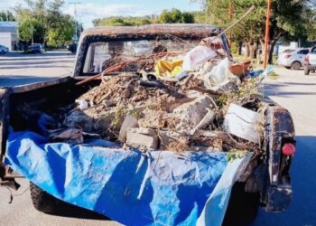 Secuestraron una camioneta desde la cual unos sujetos arrojaron residuos en la vía pública