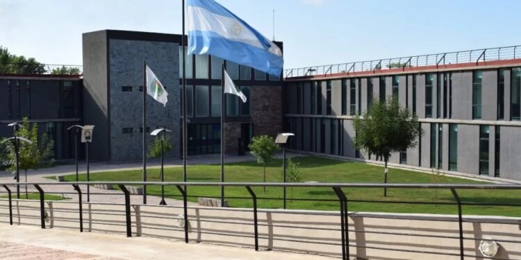 Siete años de prisión para un hombre por robar en un comercio