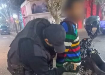 La Policía demoró a un sujeto que ocasionó disturbios en la vía pública y tenía un cuchillo en su poder