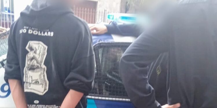 Demoraron a tres sujetos que agredieron a efectivos policiales