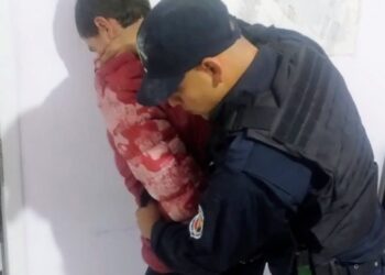 La Policía demoró a un motochorro que intentó robarle a una mujer