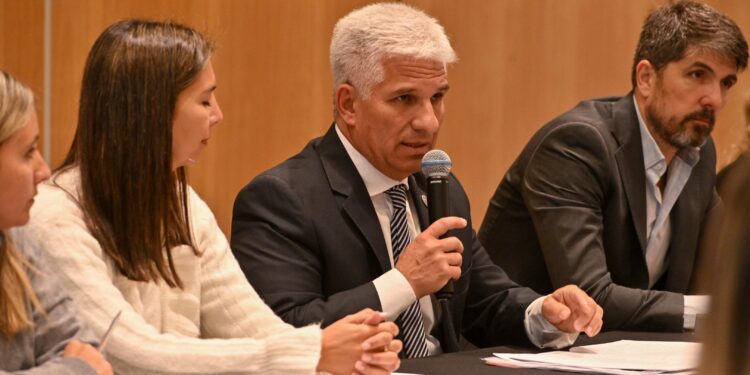 Poggi les pidió a los administradores del presupuesto máxima austeridad en el gasto público