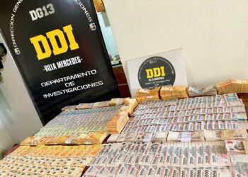 La policía detuvo a dos personas sospechadas de realizar un robo en un local de venta de materiales de construcción