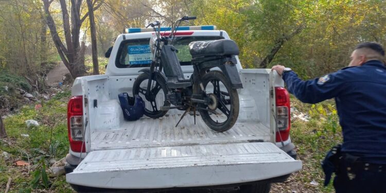 Secuestraron una motocicleta que estaba abandonada en la vía pública