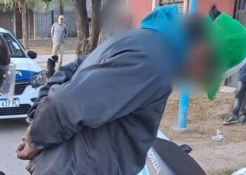 Demoraron a tres sujetos por un disturbio en la vía pública y resistencia a la autoridad
