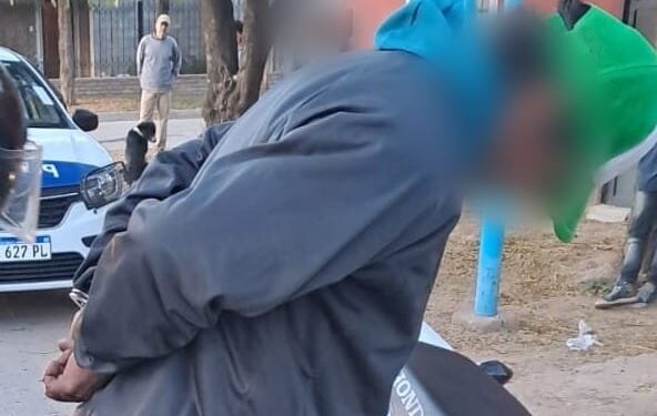 Demoraron a tres sujetos por un disturbio en la vía pública y resistencia a la autoridad