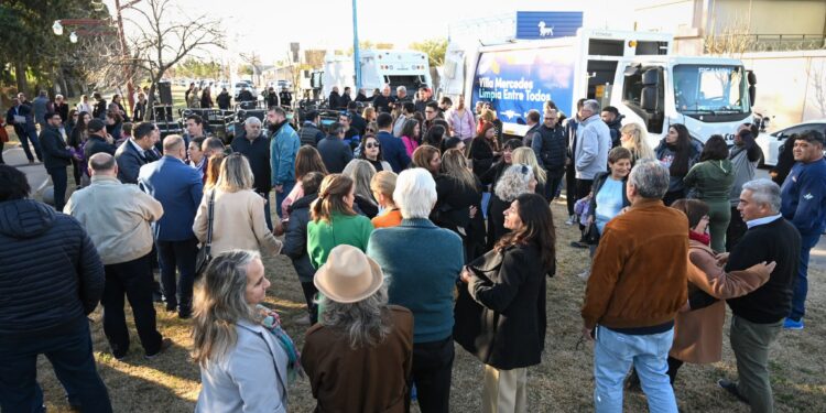 Supervisaron avances del Parque Lineal Betbeder y presentaron nueva flota de limpieza urbana