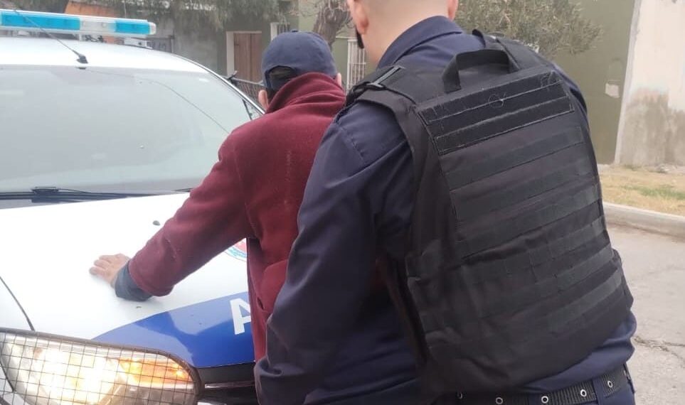 Demoraron a un individuo por provocar disturbios en la vía pública