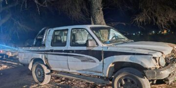 Murió el bebé aplastado por una camioneta que ayudaban a empujar