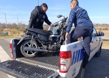 La Policía demoró a dos jóvenes tras una alerta por portación de arma de fuego