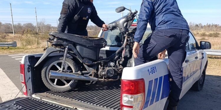 La Policía demoró a dos jóvenes tras una alerta por portación de arma de fuego