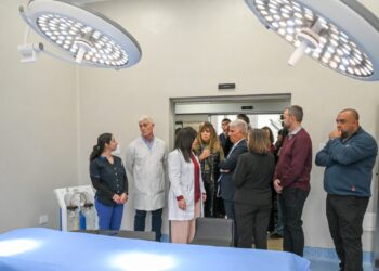 Poggi inauguró áreas refaccionadas en el Policlínico Regional y firmó un nuevo llamado a licitación