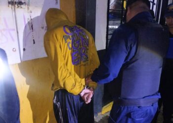 Demoraron a un sujeto que le robó pertenencias a una mujer