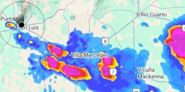 Barrios afectados por la tormenta y cayó un rayo en Parque Industrial Sur