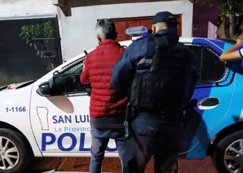 3 hombres fueron detenidos por intento de robo en un vehículo