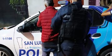 3 hombres fueron detenidos por intento de robo en un vehículo