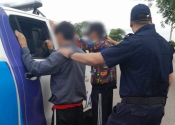 Demoraron a dos jóvenes sindicados de haber efectuado disparos al aire con arma de fuego; uno de ellos tenía envoltorios de cocaína