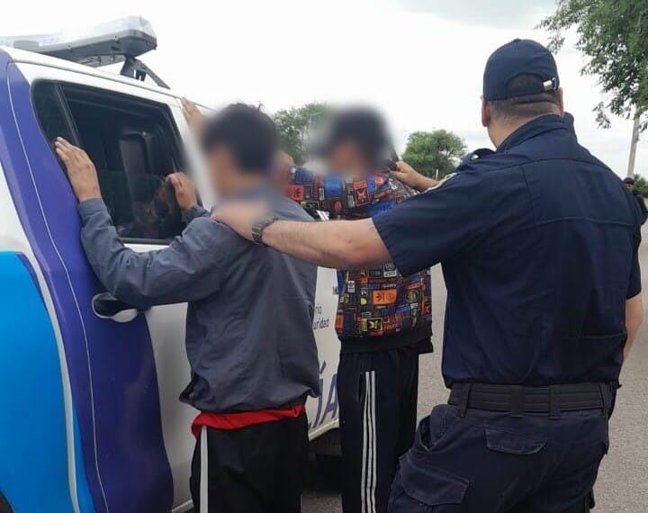 Demoraron a dos jóvenes sindicados de haber efectuado disparos al aire con arma de fuego; uno de ellos tenía envoltorios de cocaína