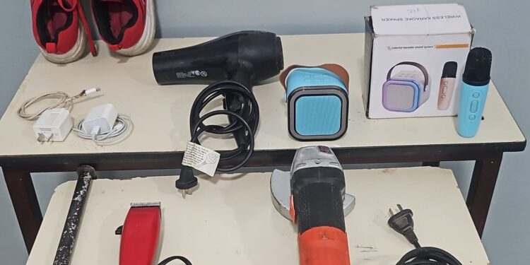 Secuestraron elementos de dudosa procedencia que estaban abandonados en una obra en construcción