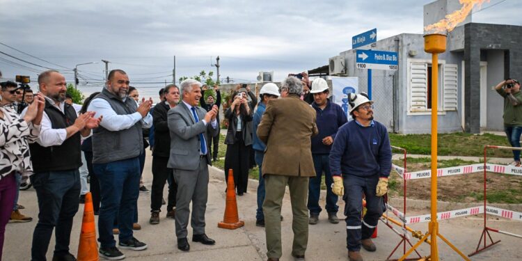 El Gobierno inauguró la red de gas natural en el barrio 1.010 Viviendas de Villa Mercedes