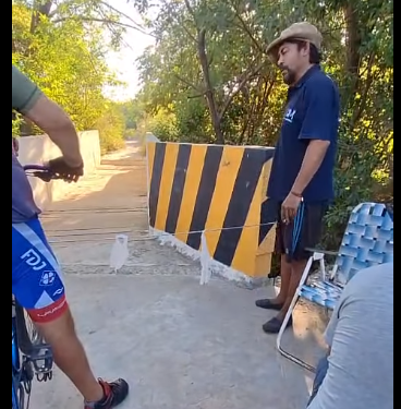 “El peaje” improvisado que un vecino le puso a quienes querían acceder al dique Vulpiani, generó polémica