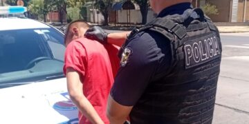 emoraron a un sujeto que protagonizó una pelea en la vía pública y tenía un arma blanca en su poder