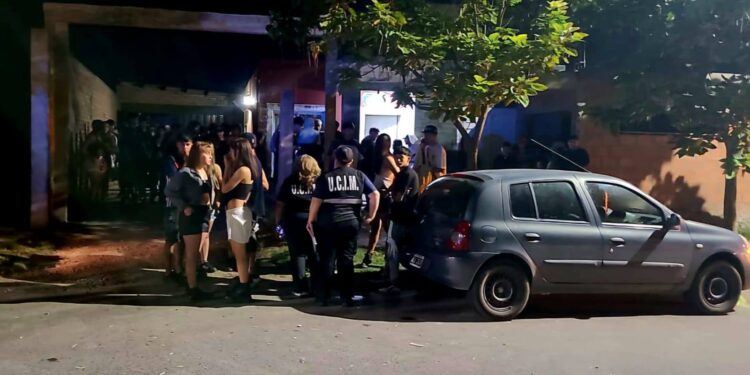 Desarticulan una fiesta clandestina en el barrio La Ribera. Hubo secuestros de motocicletas