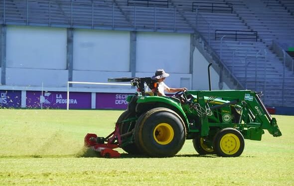 Mejoras en el césped del Estadio Único de La Pedrera