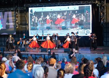Comienza a vivirse la primer noche del 37 Festival Nacional de la Calle Angosta