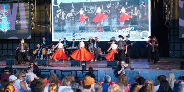 Comienza a vivirse la primer noche del 37 Festival Nacional de la Calle Angosta