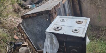 Hasta electrodomésticos tirados en desagües de Villa Mercedes