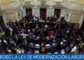 Con protestas, un Congreso vallado y un debate caliente, fue aprobada la Reforma Laboral
