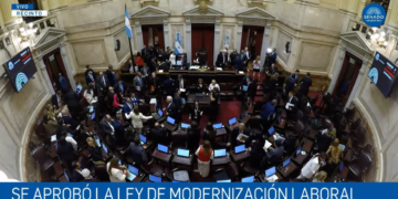 Con protestas, un Congreso vallado y un debate caliente, fue aprobada la Reforma Laboral