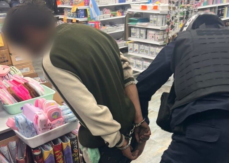 Intentó sustraer elementos de un comercio, fue demorado