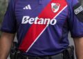 Imputan a un agente policial por el robo de la camiseta viral de River