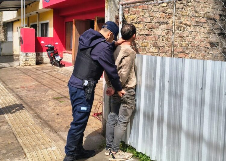 Demoraron a un sujeto tras protagonizar un disturbio en un supermercado