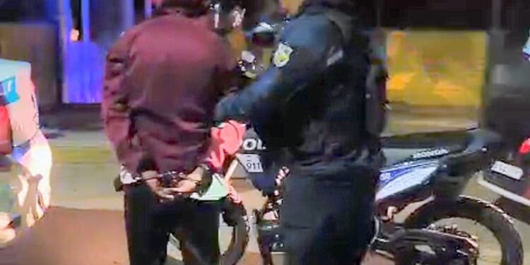 Forzaba una puerta para ingresar a un domicilio a robar. Fue demorado