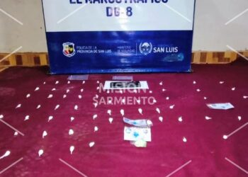 La Policía anuló dos centros de venta y distribución de drogas, incautó cocaína valuada en casi 2 millones de pesos y detuvo a dos personas