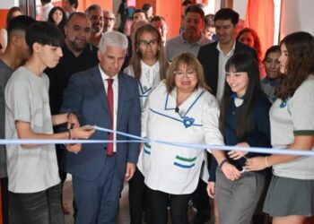 Poggi inauguró la ampliación del nivel Secundario en la escuela ‘Raúl B. Díaz’ de Villa Mercedes