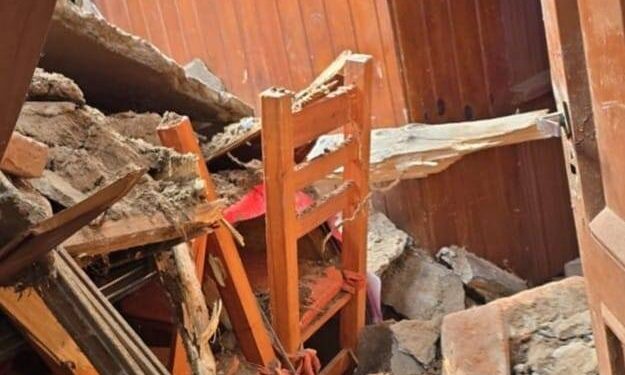 Se derrumbó parte del techo de una vivienda; no hubo personas heridas