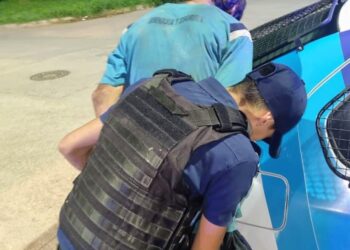 Demoraron a un sujeto por causar disturbios en una estación de servicio