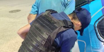 Demoraron a un sujeto por causar disturbios en una estación de servicio