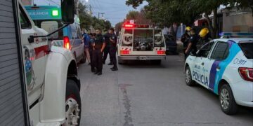 Incendio en vivienda fue sofocado por vecinos y luego trabajaron en el lugar bomberos de nuestra ciudad